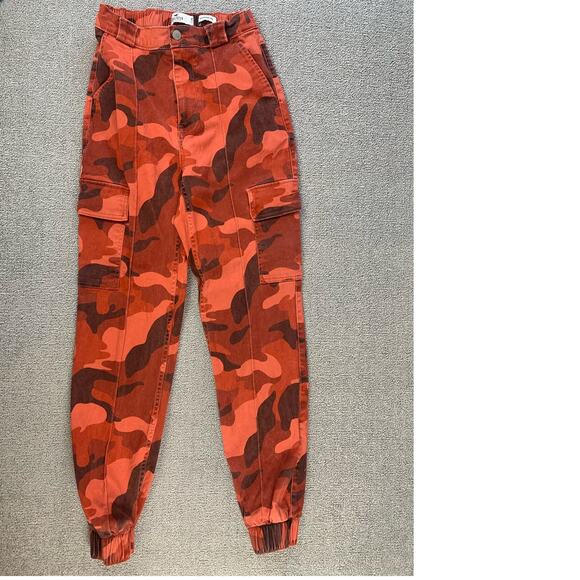 Hollister Ultra High Rise Camo Cargo Pant Joggers Red Size XS - Picture 2 of 9
